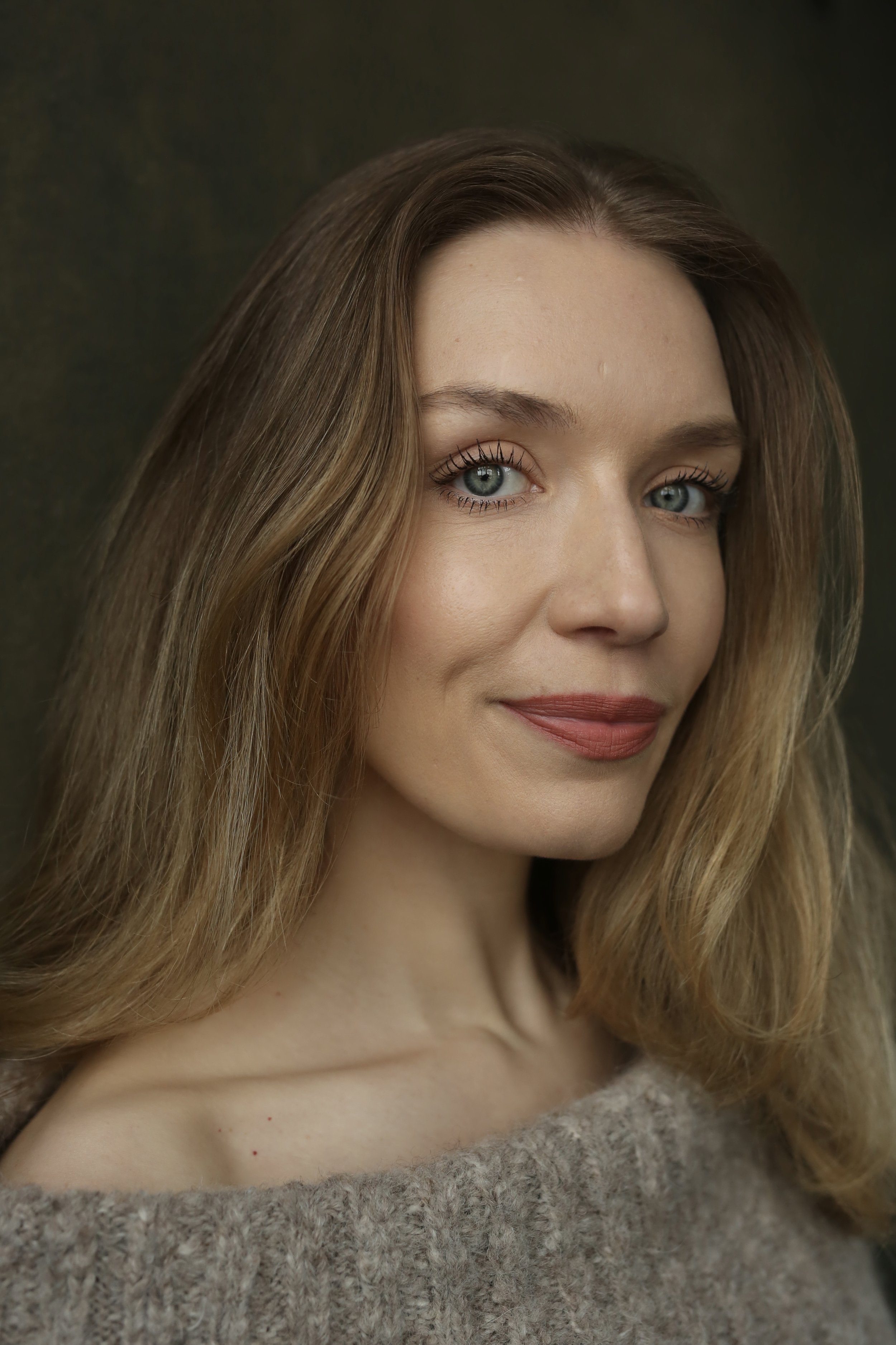 headshot new 3 (1).jpg