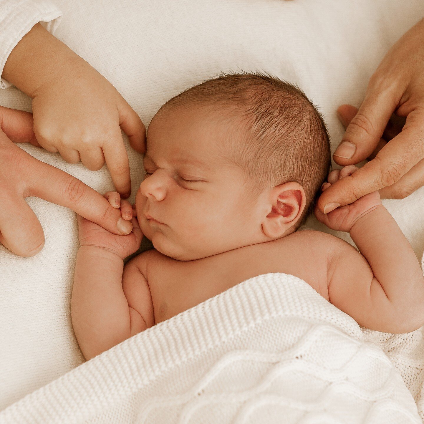 Ein Neugeborenenshooting gemeinsam mit dem gro&szlig;en Geschwisterchen? 

Ein Fotoshooting mit eurem neuesten Familienmitglied und dessen Geschwisterchen ist eine wundervolle M&ouml;glichkeit, die einzigartige Bindung und die s&uuml;&szlig;en Anf&au