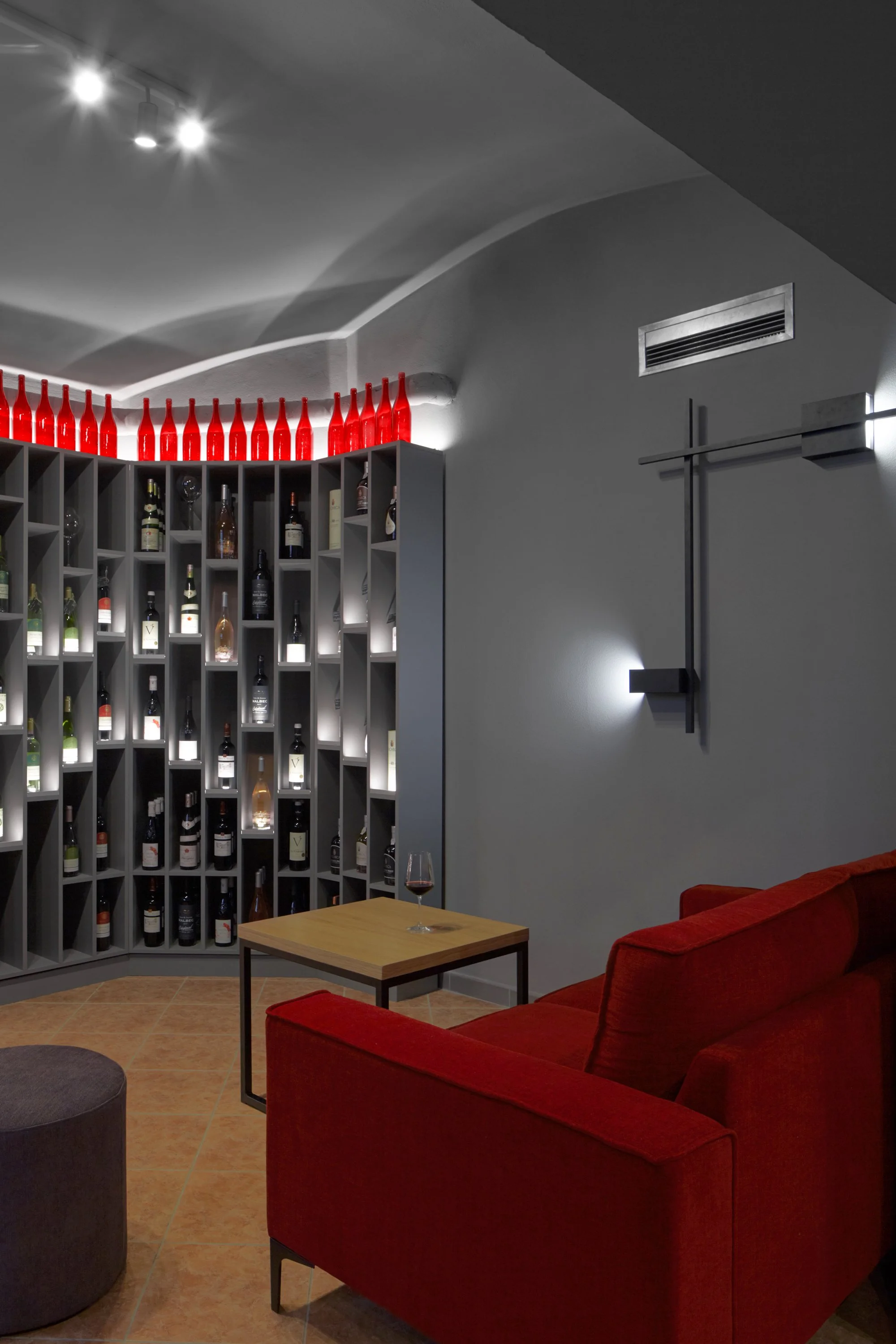 LA VINO / SMOLNIKAVA DESIGN