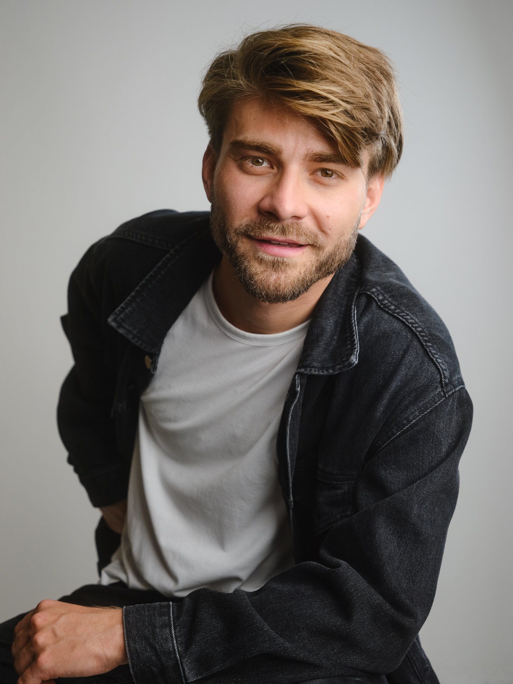 marek-lambora-mamma-for-actors-archetype-headshot-by-kristina-reznik-studio-web-02.jpg