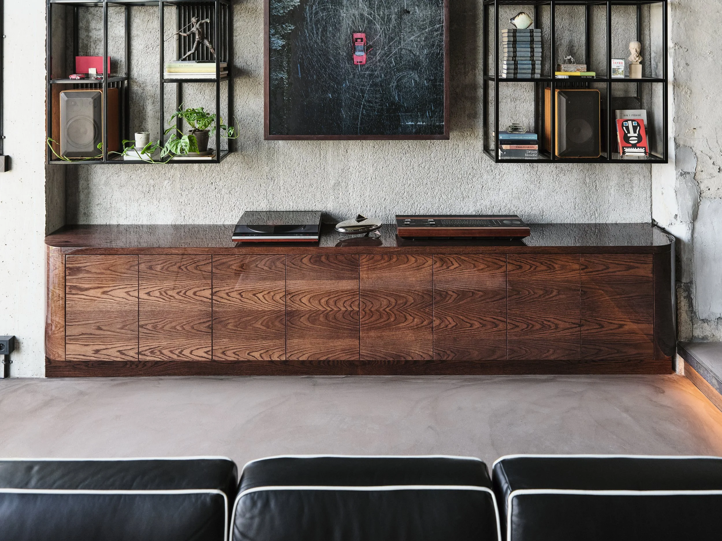 VANGUARD / SKULL STUDIO