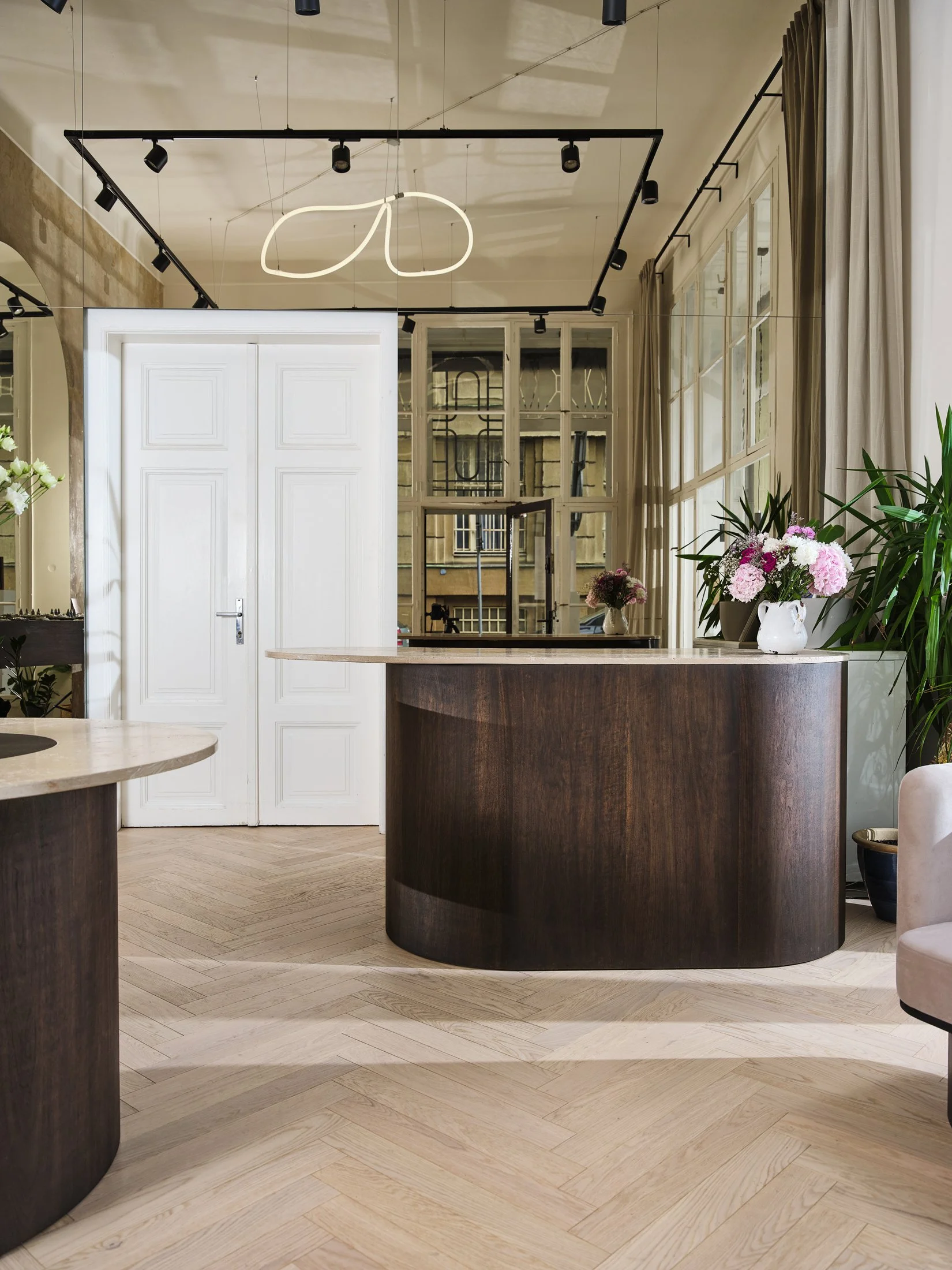 VIKA MAYZEL JEWELRY SHOWROOM / JAKA WOODWORK