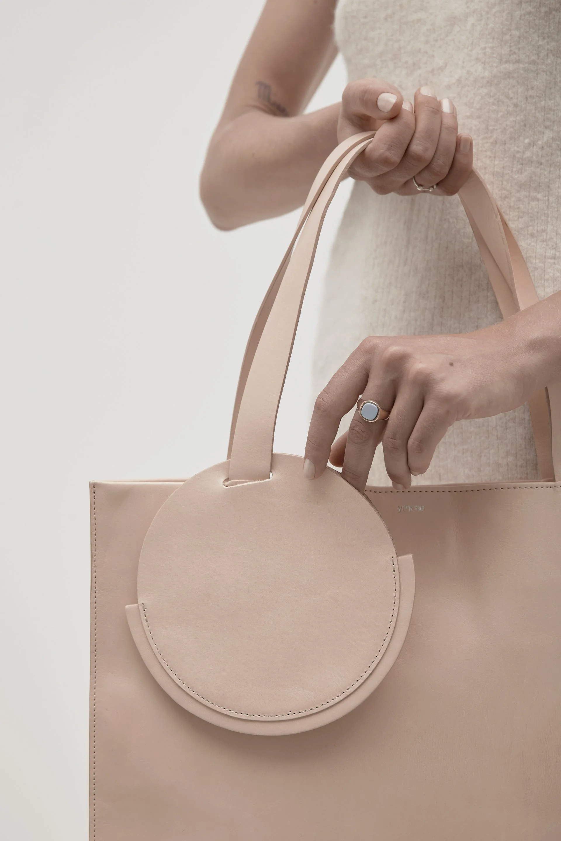 YRNCHE_LOOKBOOK_202001962.jpg