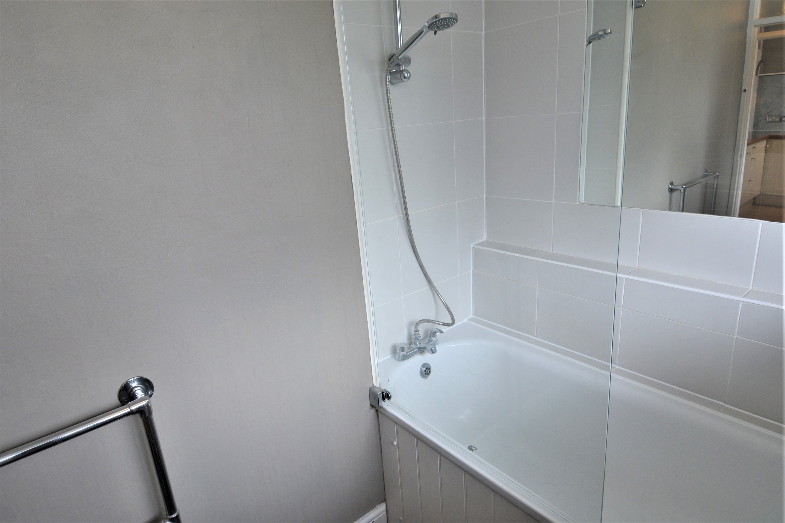 Bathroom 2.JPG