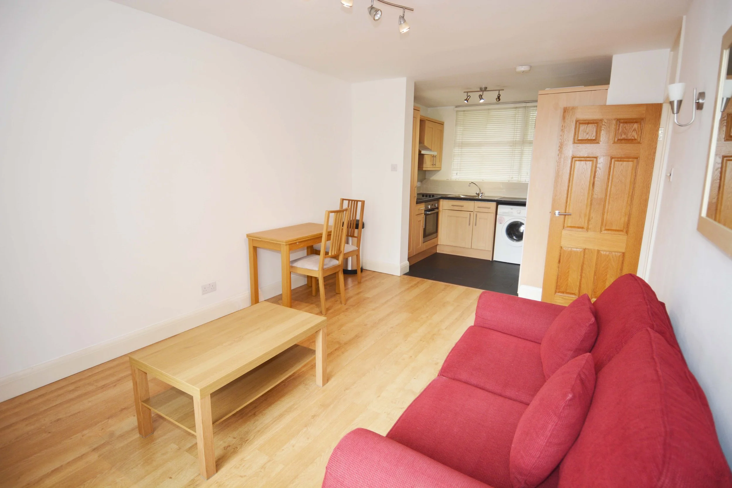 44 Living room 3.JPG