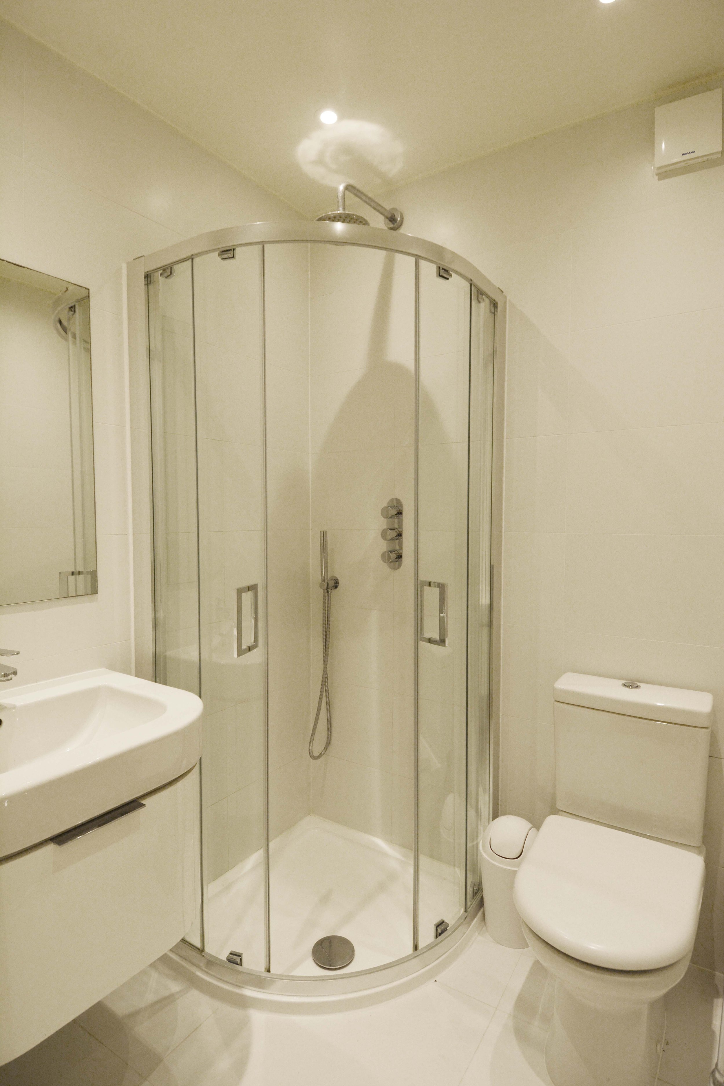 310 shower room.JPG