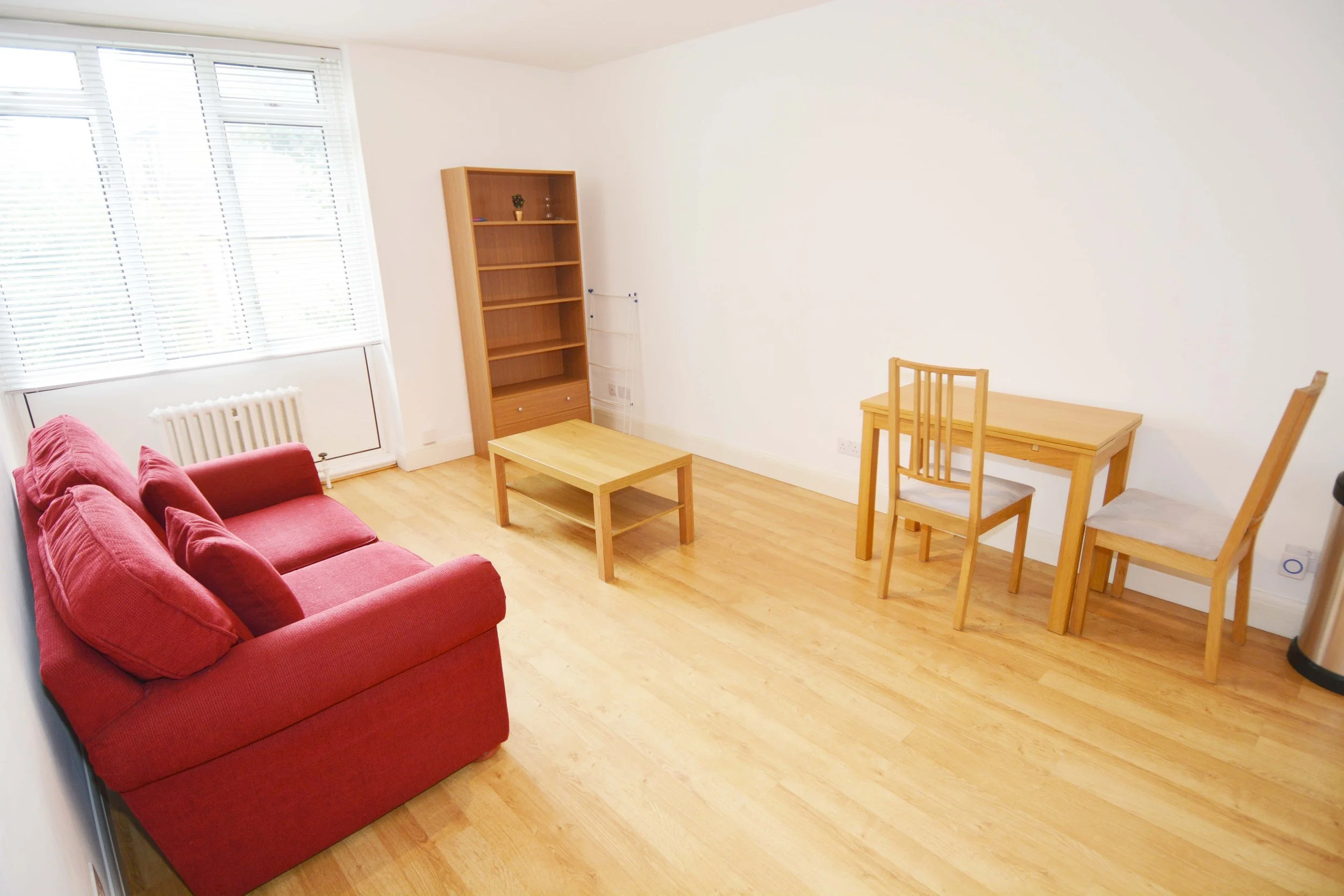 10 Living room 1.JPG