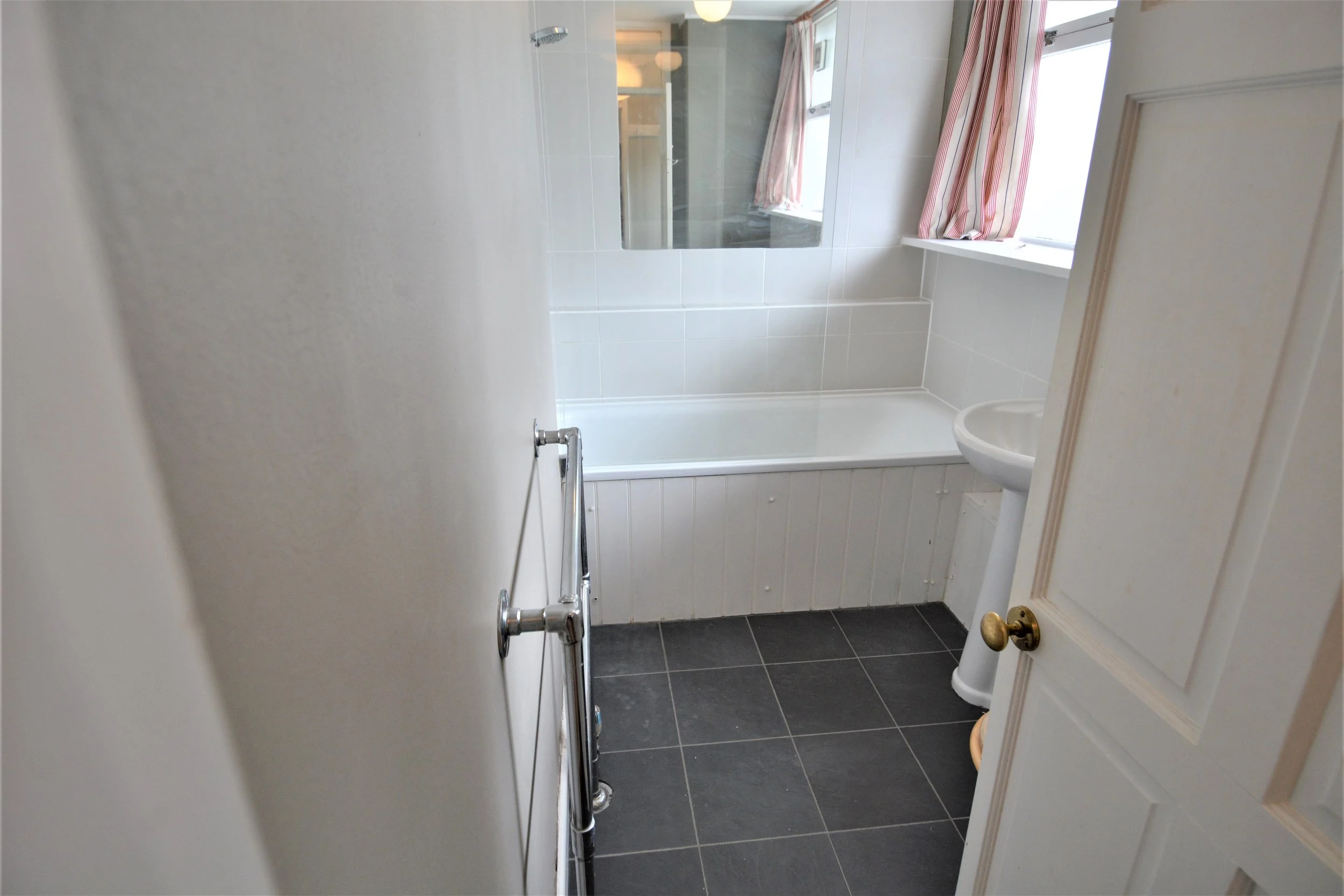 05 Bathroom 1.JPG