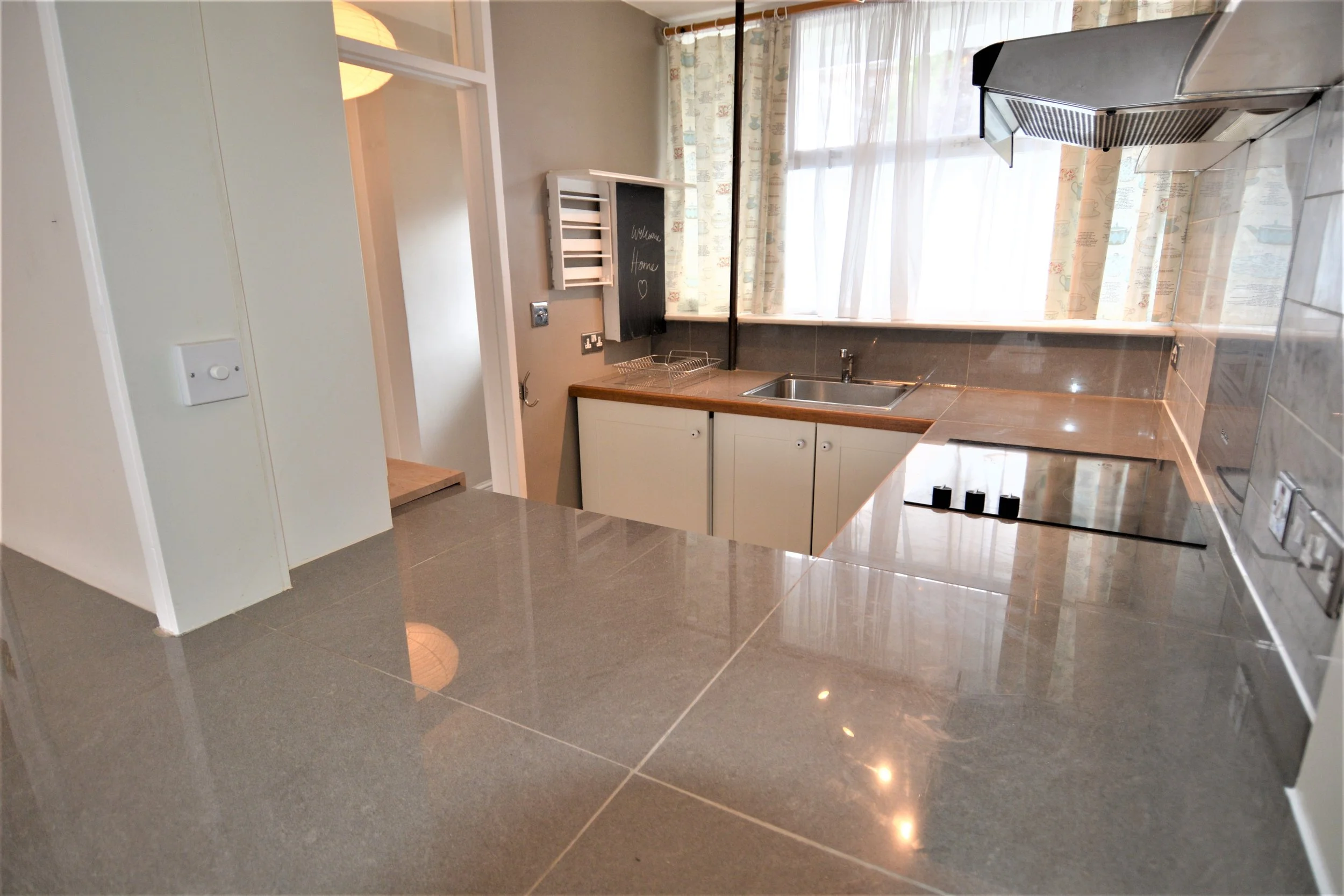 07 Kitchen 2.JPG