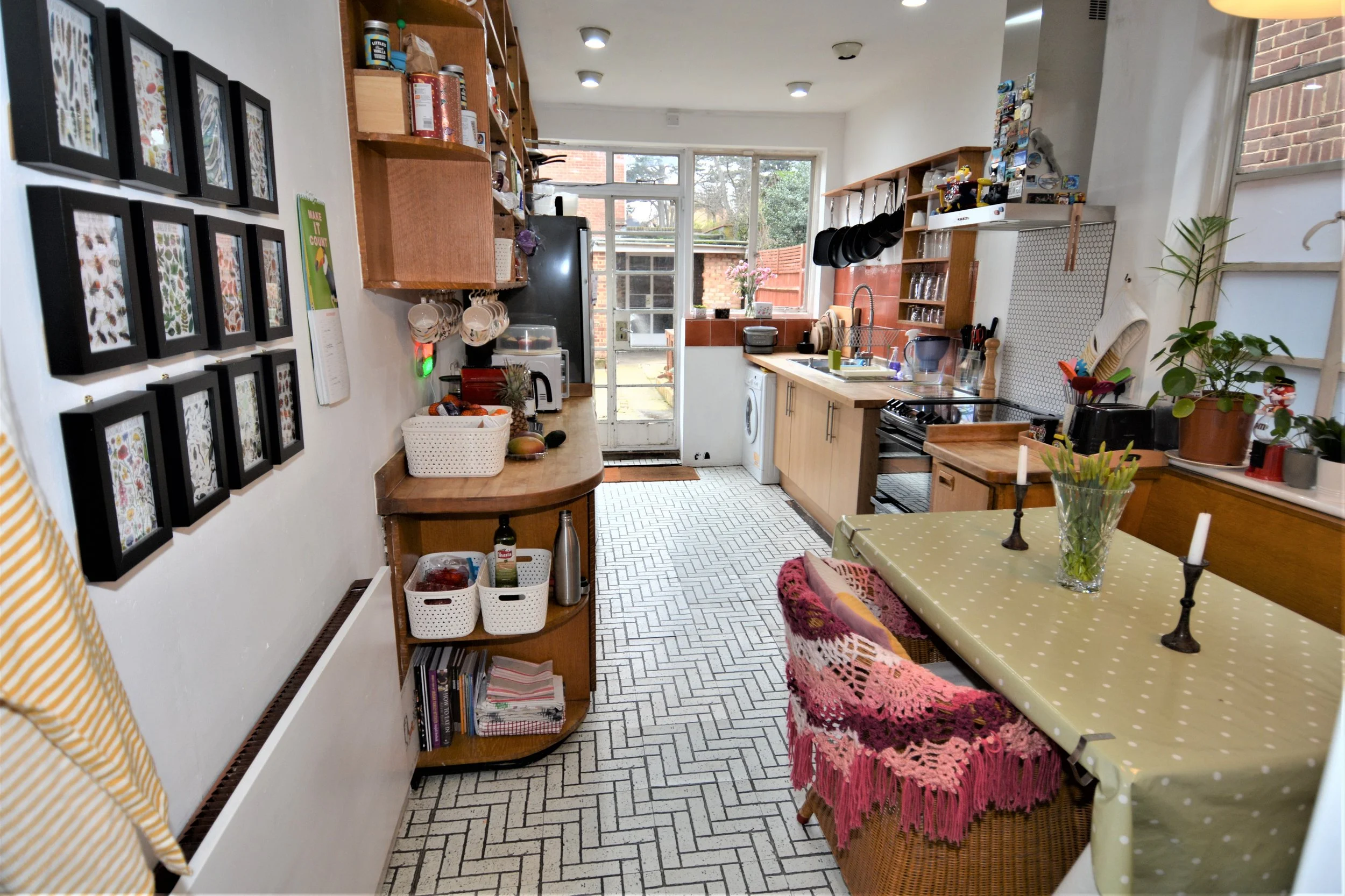 dining area 02.JPG