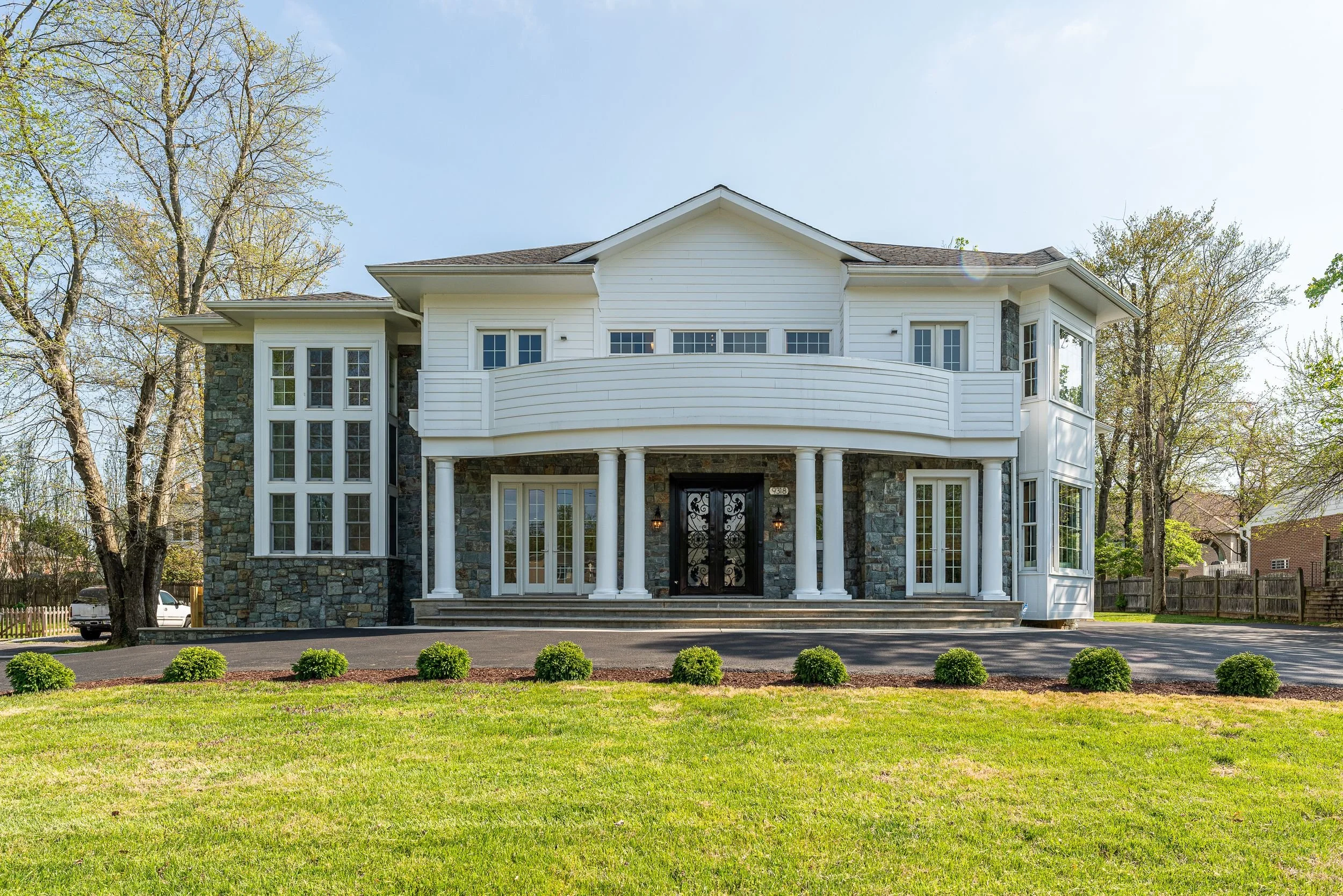 Mansion_Real_Estate_Photo_Exterior-bfd1c51f.jpg