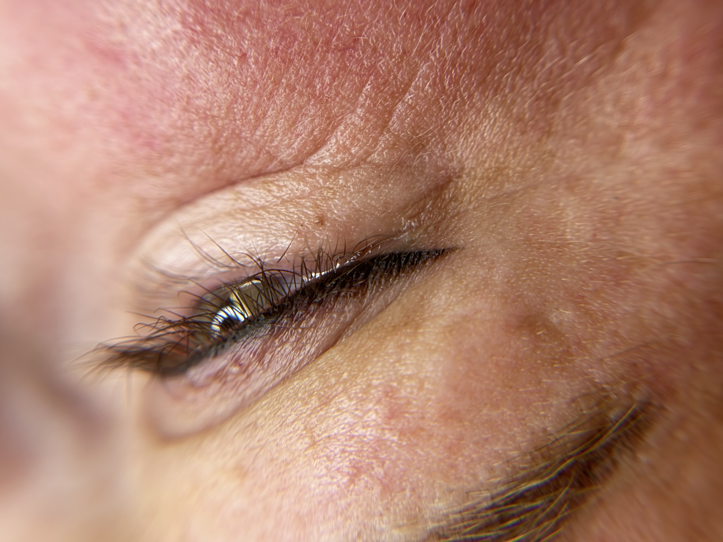 smokey winged eyeliner