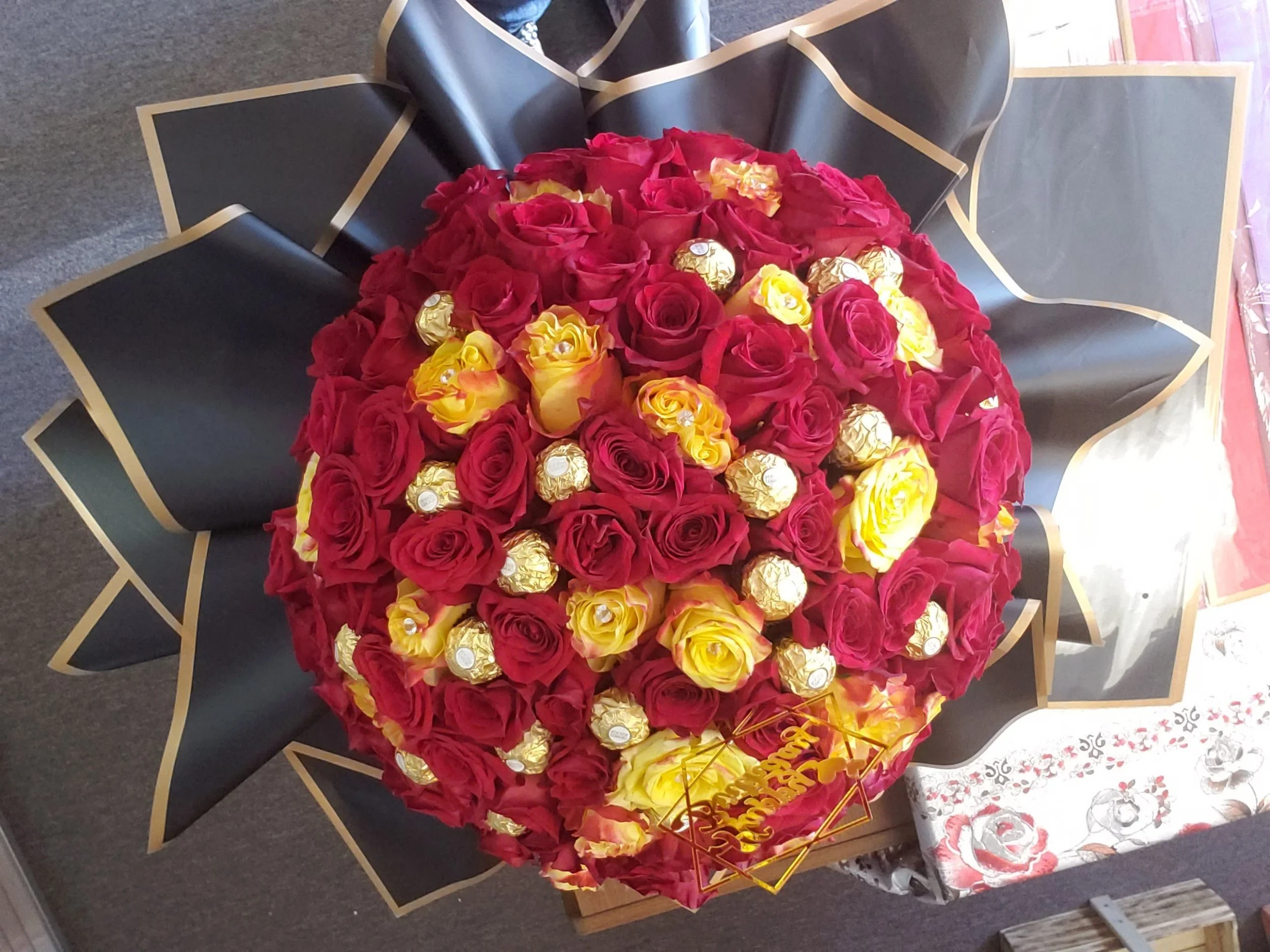 Ramo Buchon con 100 Rosas | Personalizaciones a Costo Extra | La Maxima Expresion de Amor