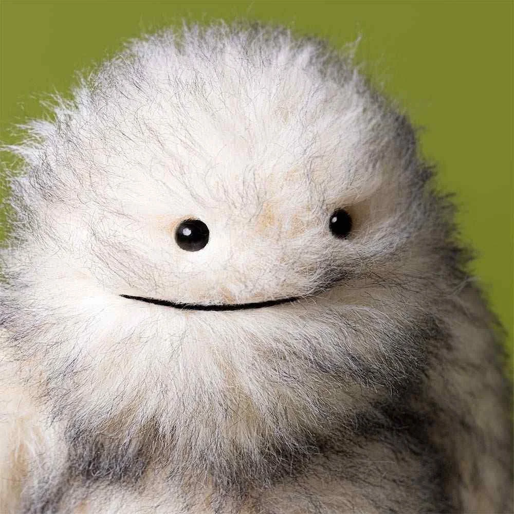 Bretti Yeti by Jellycat, Detail View.