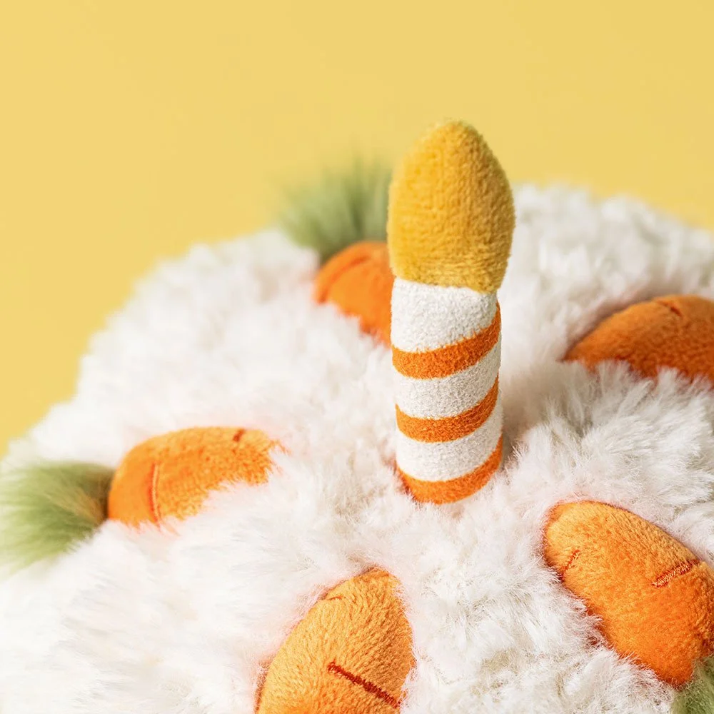 Amuseables Carrot Cake by Jellycat, Detail View.