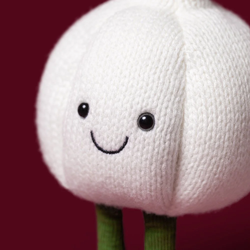 Amuseables Garlic by Jellycat, Detail View.
