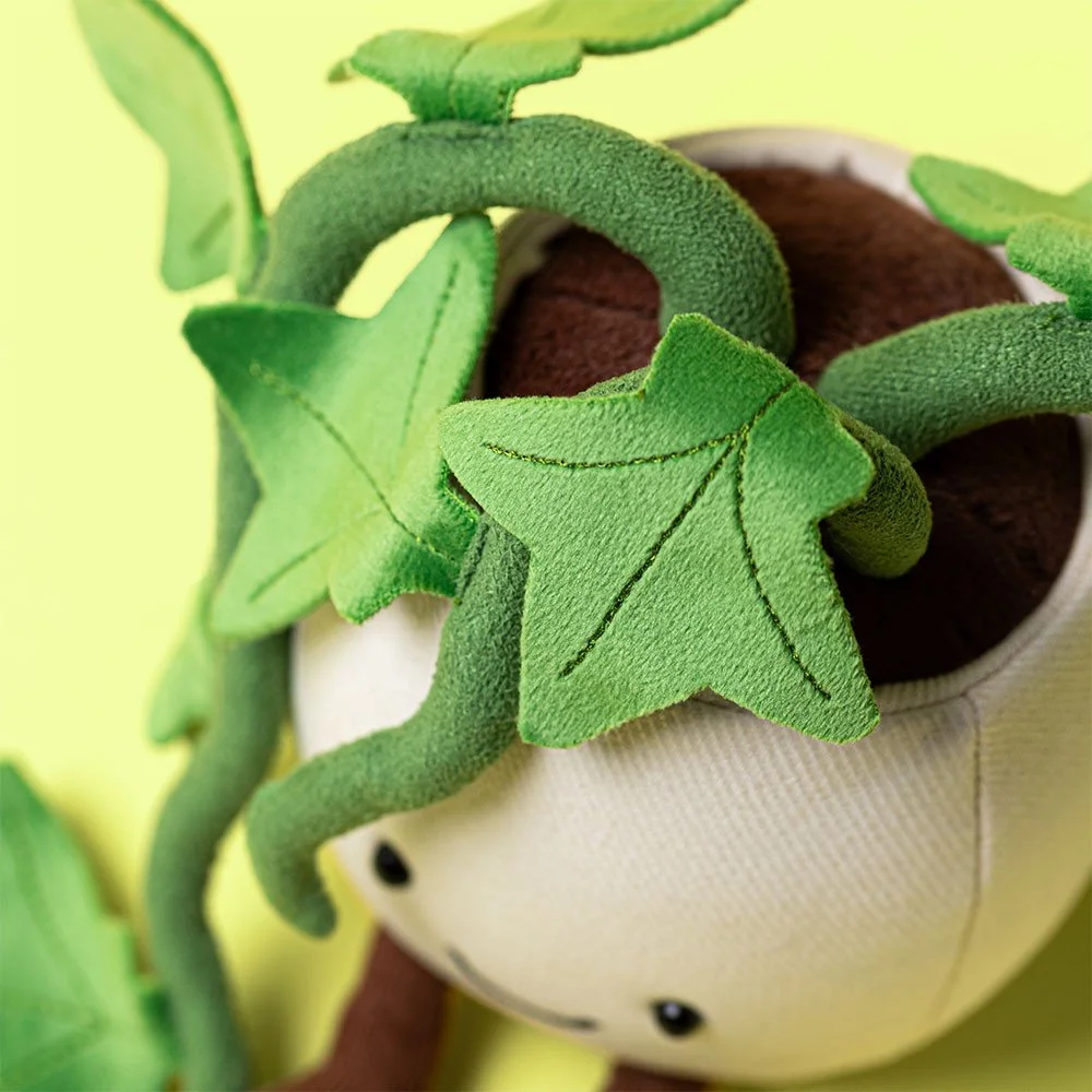 Amuseables Ivy by Jellycat, Detail View.