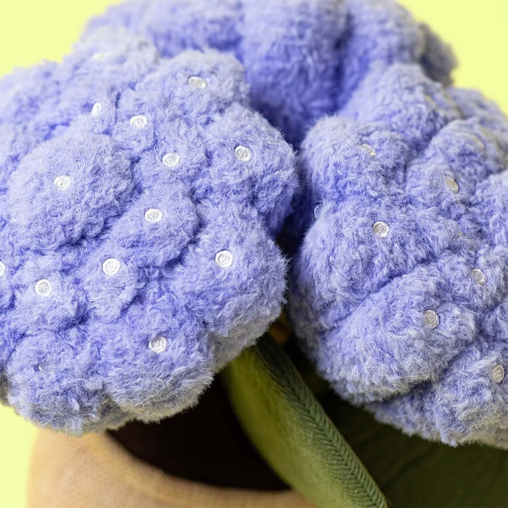 Amuseables Hydrangea by Jellycat, Detail View.