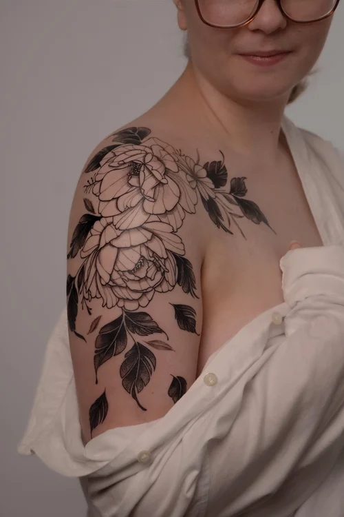 Shoulder floral tattoo by Anne Marriott