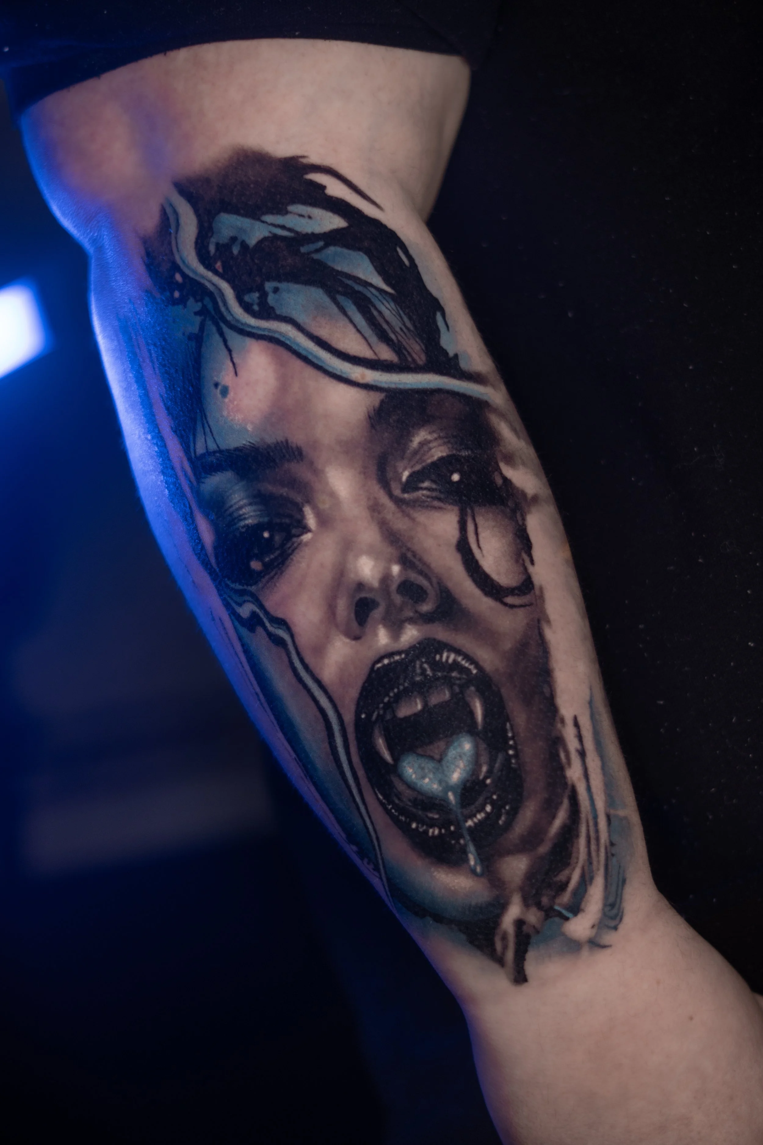 neon_woman_tattoo.jpg
