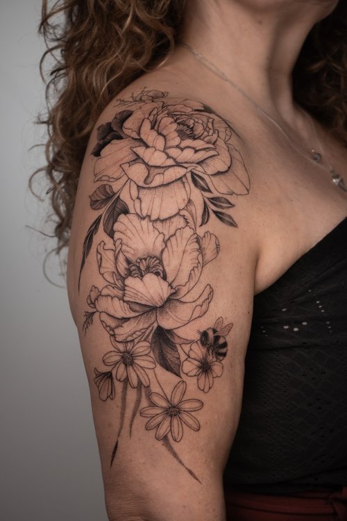 Fineline floral tattoo by Anne