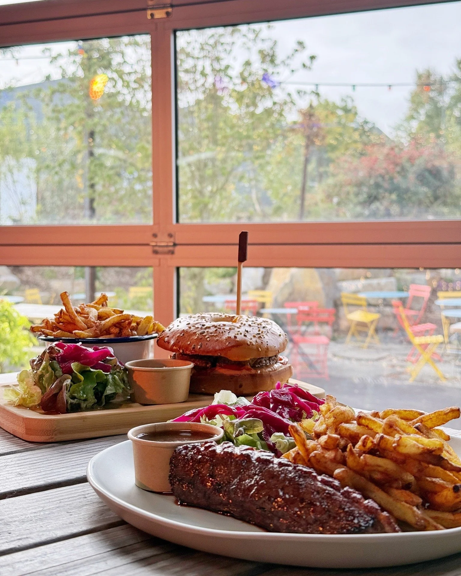 𝐅𝐎𝐎𝐃
Ker Barry's et ses bons petits plats, comme à la maison, qui savent nous réconforter. 
.
#bazaarhall #saintbrieuc #foodcourt #foodhall #concert #musique #djset #exposition #brewpub #jardin #brasserieuncle #brewery #bretagne #co