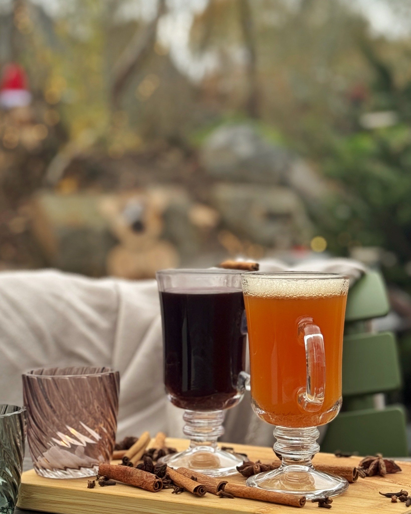 🎅 𝐌𝐨𝐝𝐞 𝐠𝐨𝐮𝐫𝐦𝐚𝐧𝐝𝐢𝐬𝐞 𝐝𝐞 𝐍𝐨&euml;𝐥 𝐚𝐜𝐭𝐢𝐯&eacute;

🍷 Dans une main : un vin chaud ou un jus de pomme chaud qui sentent bon la cannelle
🍫 Dans l&rsquo;autre : un chocolat chaud ou encore un latte fa&ccedil;on gingerbread qui r&