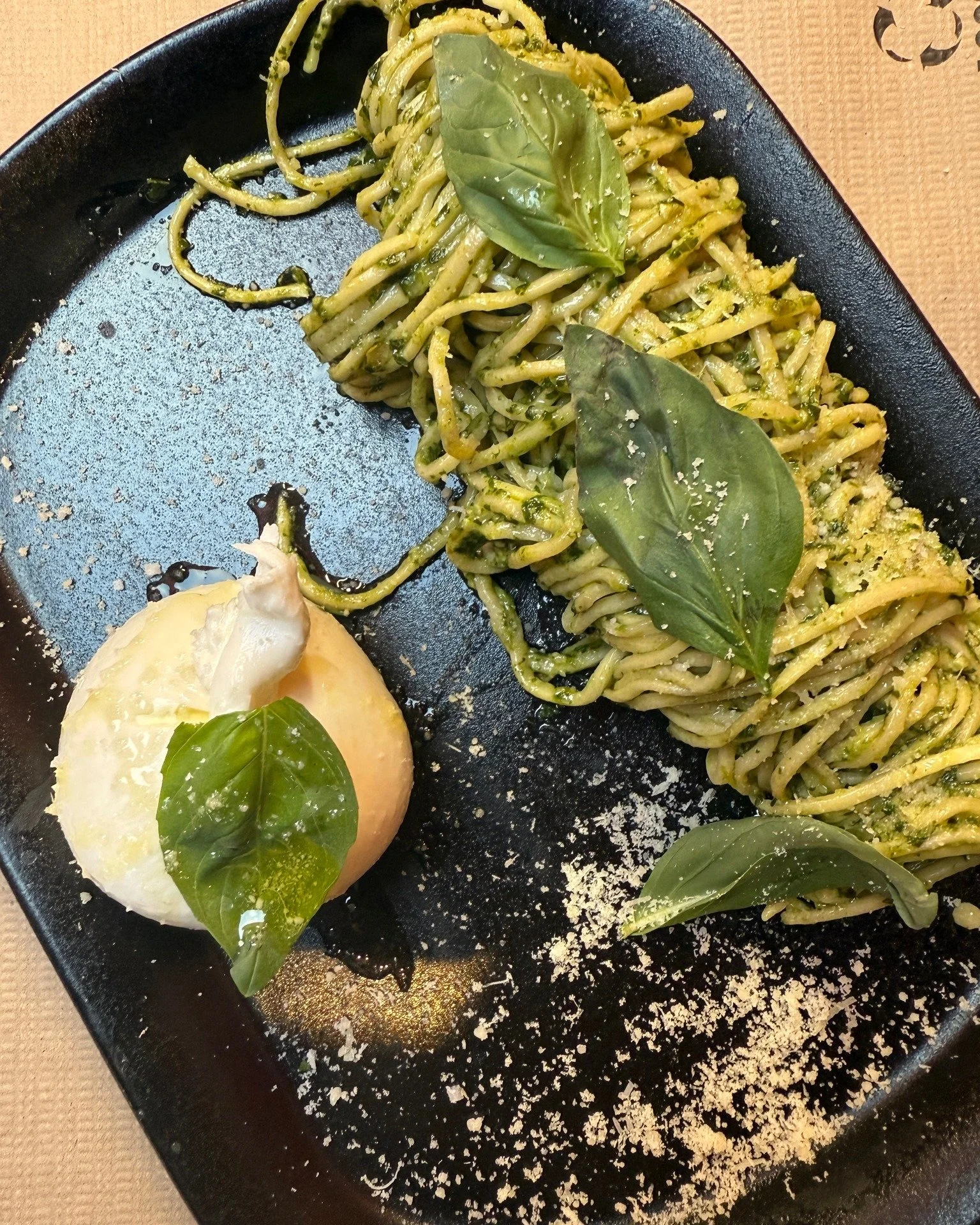 𝟐𝟎𝟐𝟓, 𝐮𝐧𝐞 𝐛𝐞𝐥𝐥𝐞 𝐚𝐧𝐧&eacute;𝐞 𝐅𝐨𝐨𝐝 !
Clandestino, RAMEN, Ker Barry's, La Cahutte, Aslan Borek, Couleur, Caf&eacute; de la plage, Saint-Broc Kitchen, Braise Breizh, Casa Mulatti et toutes les autres d'une journ&eacute;e, d'un week-e