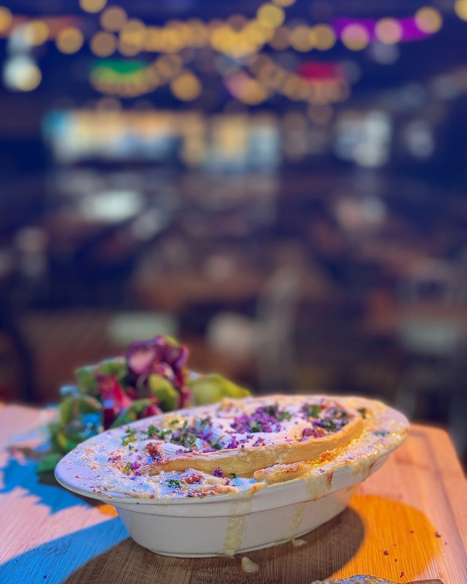 𝐅𝐎𝐎𝐃
La Savoie d&eacute;barque au Bazaar Hall, id&eacute;al pour se r&eacute;conforter en ce mois de Janvier...
👉 Vous &ecirc;tes plut&ocirc;t plat r&eacute;confort 🍲 ou street food 🌮 ?
.
#bazaarhall #saintbrieuc #foodcourt #foodhall #food #mu