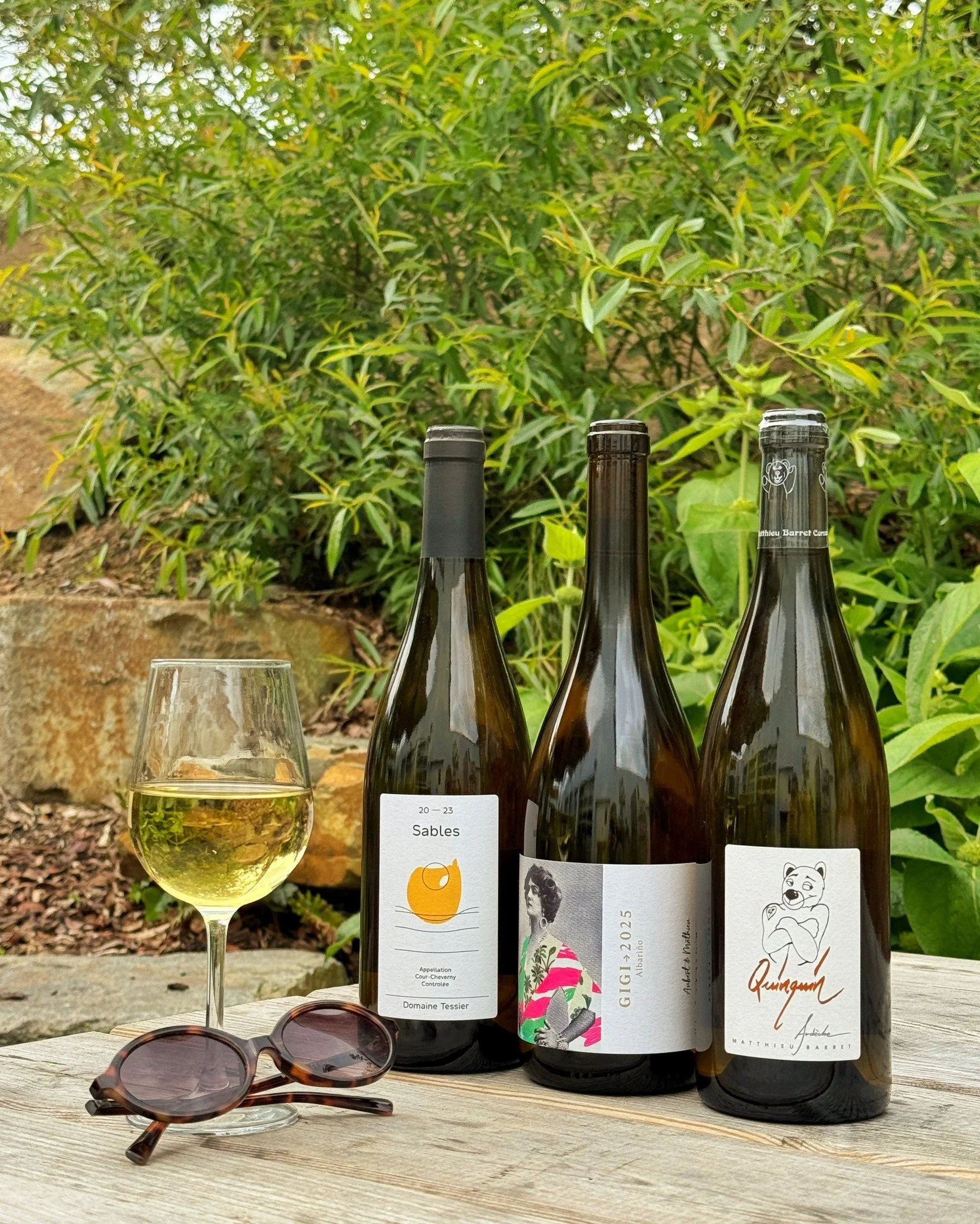 🍋 Blancs parfaits pour l&rsquo;ap&eacute;ritif au 🌞
&Agrave; d&eacute;couvrir en cave : 

𝐂𝐨𝐮𝐫-𝐂𝐡𝐞𝐯𝐞𝐫𝐧𝐲 "𝐋𝐞𝐬 𝐒𝐚𝐛𝐥𝐞𝐬" 𝟐𝟎𝟐𝟑 - 𝐃𝐨𝐦𝐚𝐢𝐧𝐞 𝐓𝐞𝐬𝐬𝐢𝐞𝐫 (Bio)
Vous voulez impressionner les copains ? Ce vin est fa