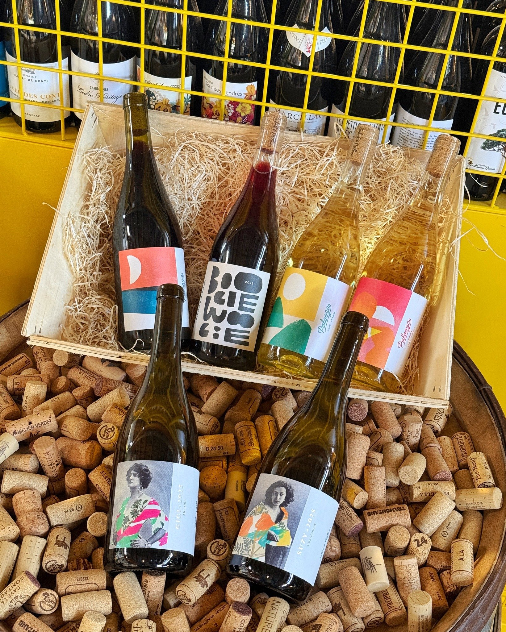 Derri&egrave;re chaque bouteille se cache une histoire.
Cette semaine, nous mettons &agrave; l'honneur 𝐀𝐮𝐛𝐞𝐫𝐭 &amp; 𝐌𝐚𝐭𝐡𝐢𝐞𝐮, une maison de n&eacute;goce haute couture bas&eacute;e &agrave; Carcassonne, cr&eacute;&eacute;e par deux copain