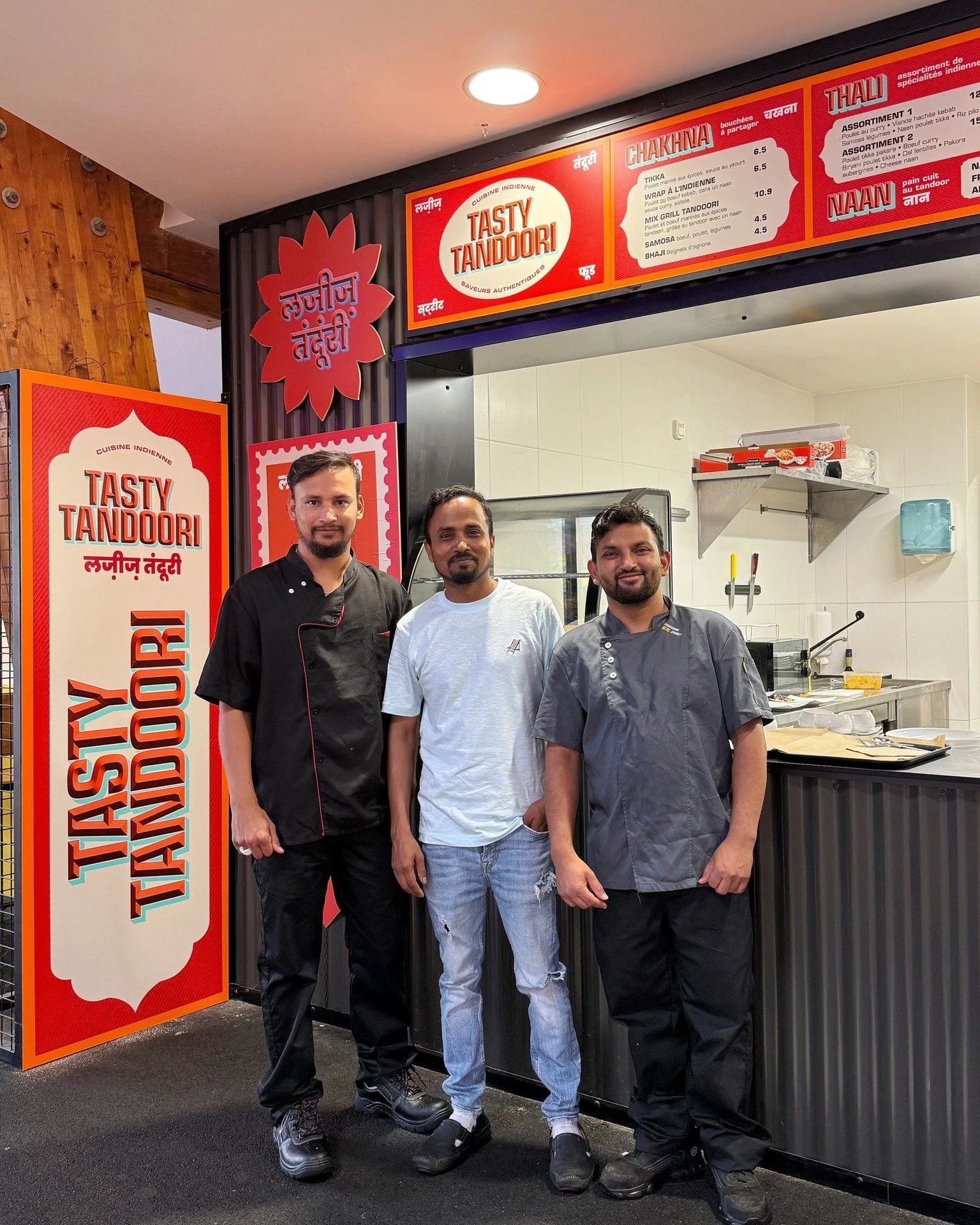 𝐓𝐀𝐒𝐓𝐘 𝐓𝐀𝐍𝐃𝐎𝐎𝐑𝐈

✈️ Un aller simple pour l&rsquo;Inde, le Pakistan et le Bangladesh.
Des &eacute;pices qui parfument l&rsquo;air, des plats g&eacute;n&eacute;reux &agrave; partager et des recettes qui font voyager les papilles 🌶️✨
Au men