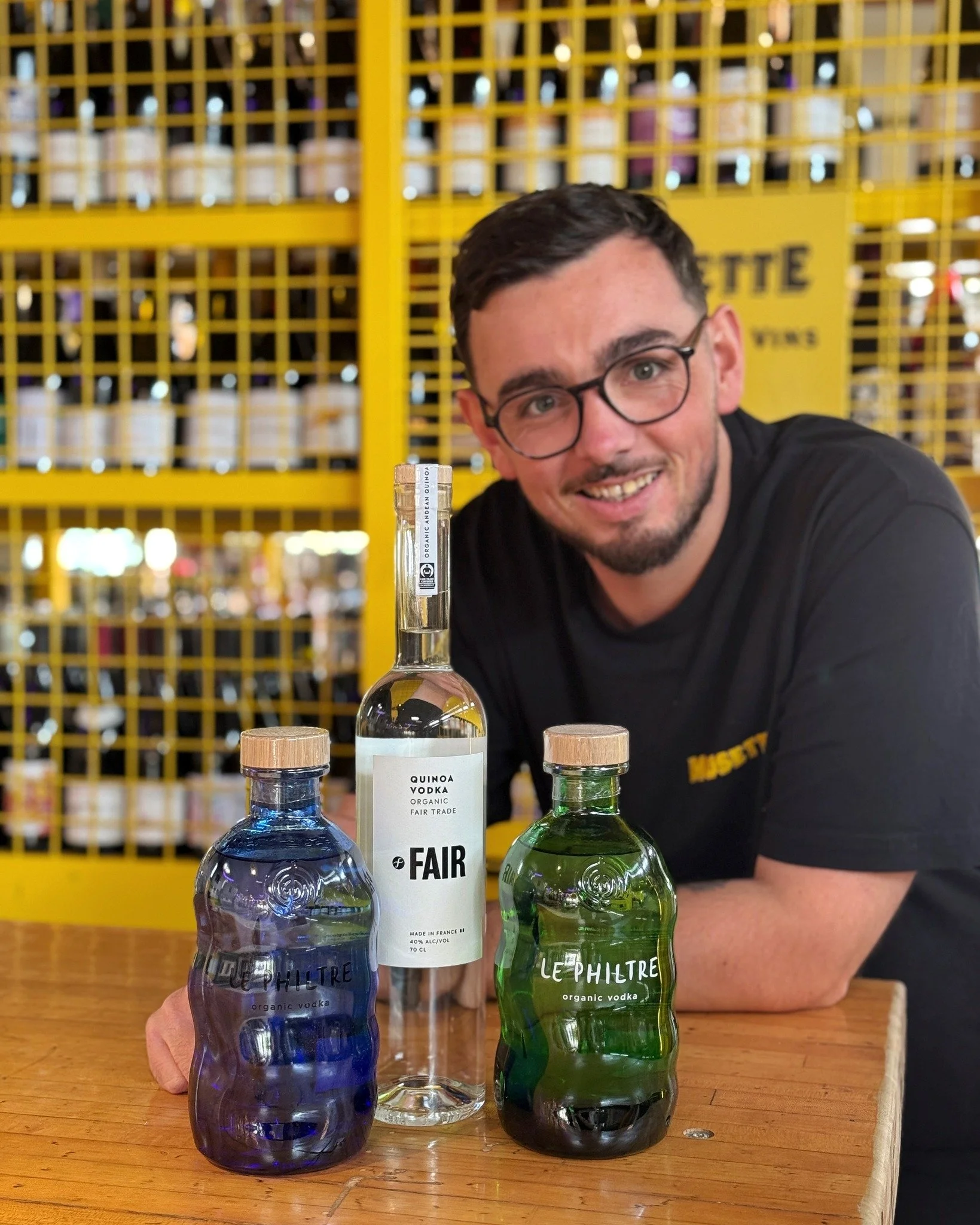 𝐂𝐨𝐮𝐩 𝐝𝐞 💛 de Goulwen

L'art de la vodka, version engag&eacute;e et artisanale avec 𝐅𝐚𝐢𝐫 𝐕𝐨𝐝𝐤𝐚 et 𝐋𝐞 𝐏𝐡𝐢𝐥𝐭𝐫𝐞. Deux visions d'exception pour vos cocktails ou &agrave; d&eacute;guster simplement sur glace.

🧊 𝐅𝐚𝐢𝐫 - La pion