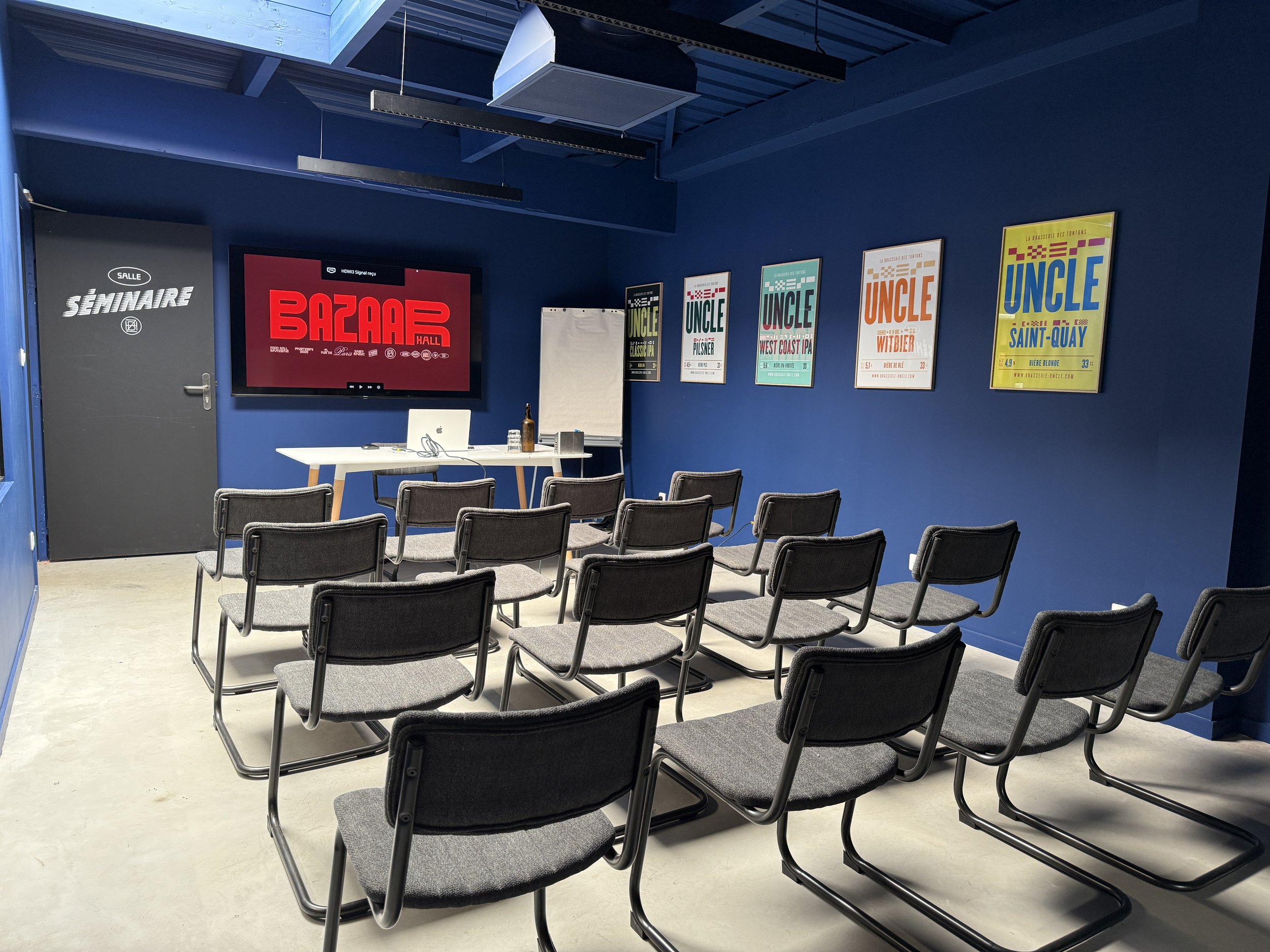 La salle de séminaire du Bazaar Hall