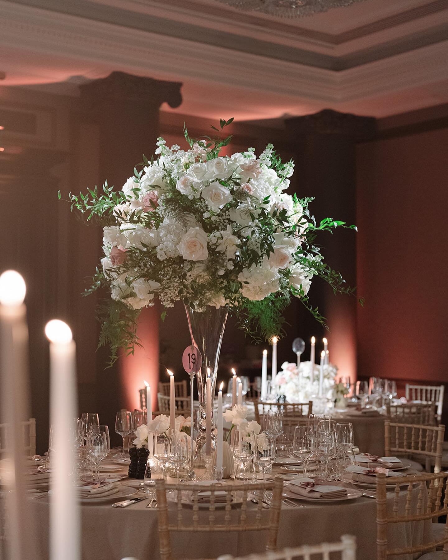We wanted to transform the Rosewood ballroom into an elegant and dreamy yet warm and inviting space. The result was a perfect combination of stunning florals, carefully chosen colour combinations and professional lighting. Thank you to everyone that 