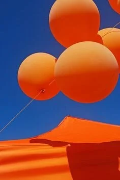b5dd7f5e9d4bdd051984e241eeb86f8b--balloon.jpg