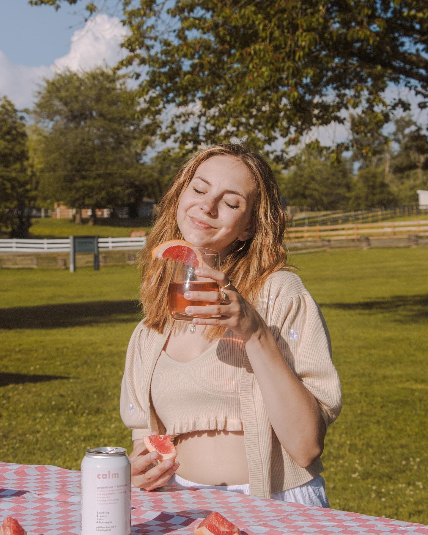 It&rsquo;s super exciting that we&rsquo;re doing a test with Costco but everybody stay calm 😉
.
.
.
📸@tay.braithwaite

#s&ouml;ta #nonalcoholic #bubbles #bubbleswithbenefits #bubbly #organic #adaptogens #wellness #costcocanada #adaptogens #herbalis