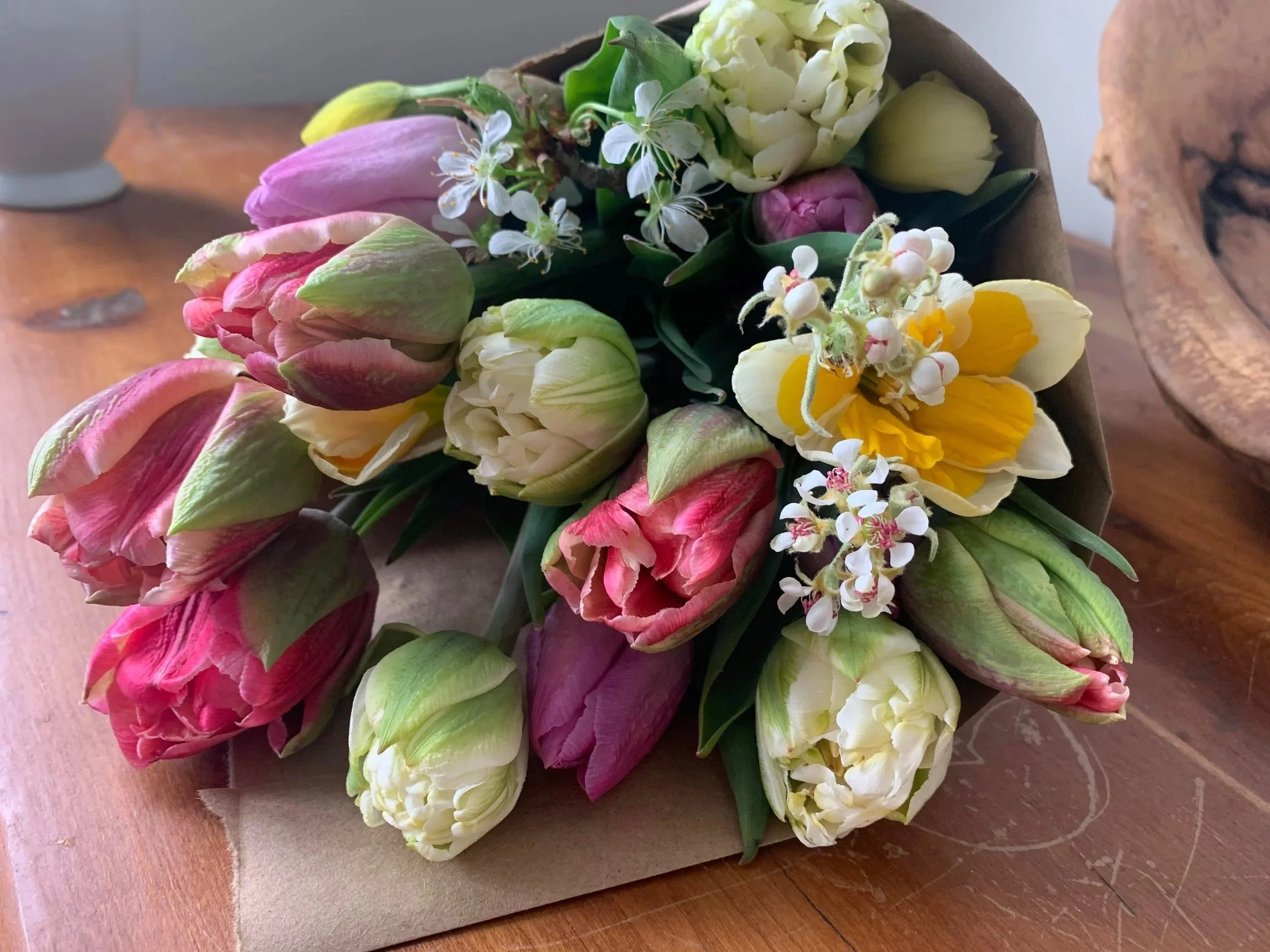 tulipnarcisussbouquetmotherday_bf84b784-38dd-4573-8edd-1cb23d0d3a7a.jpg