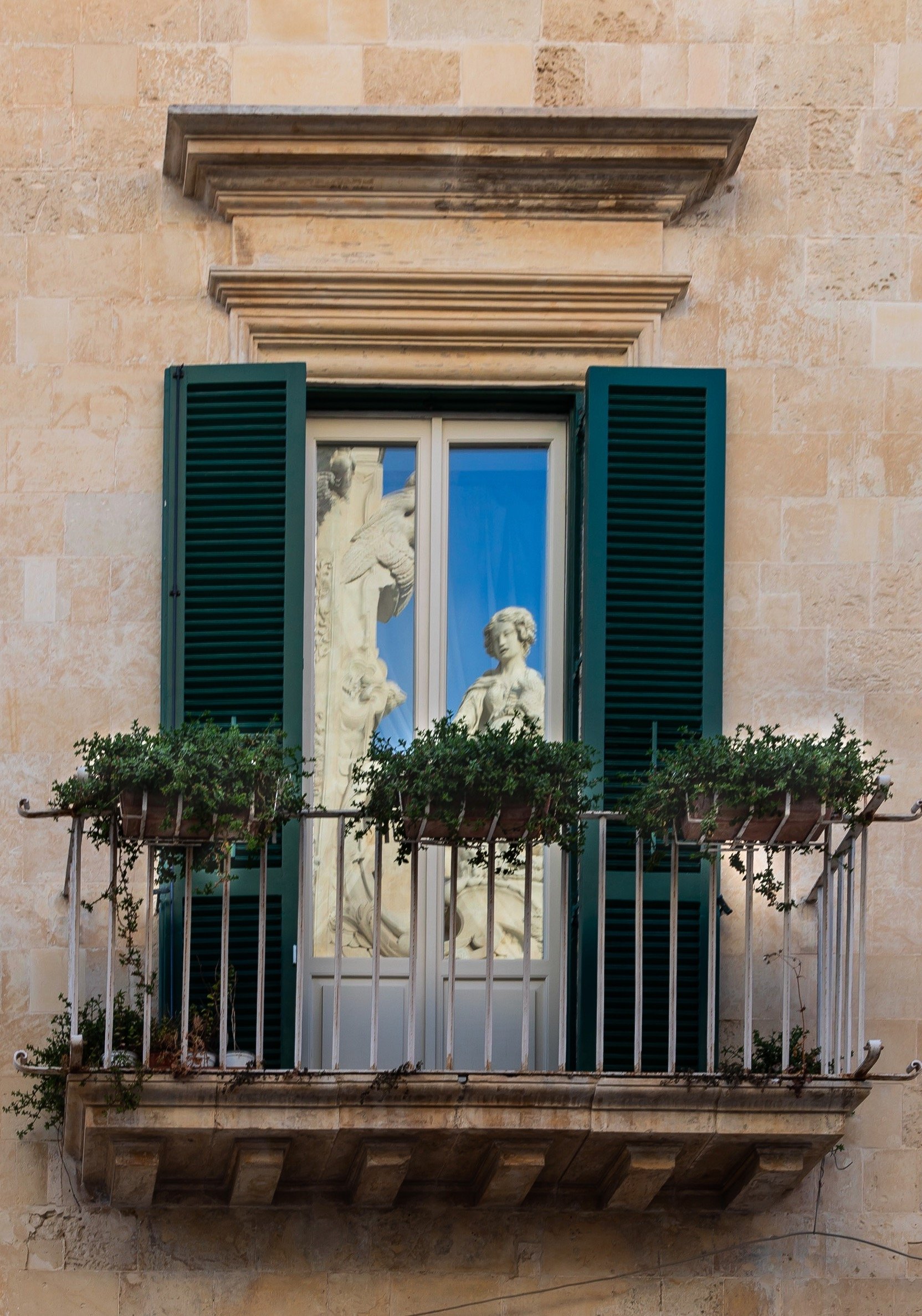 In and Out 5, Lecce, Italia