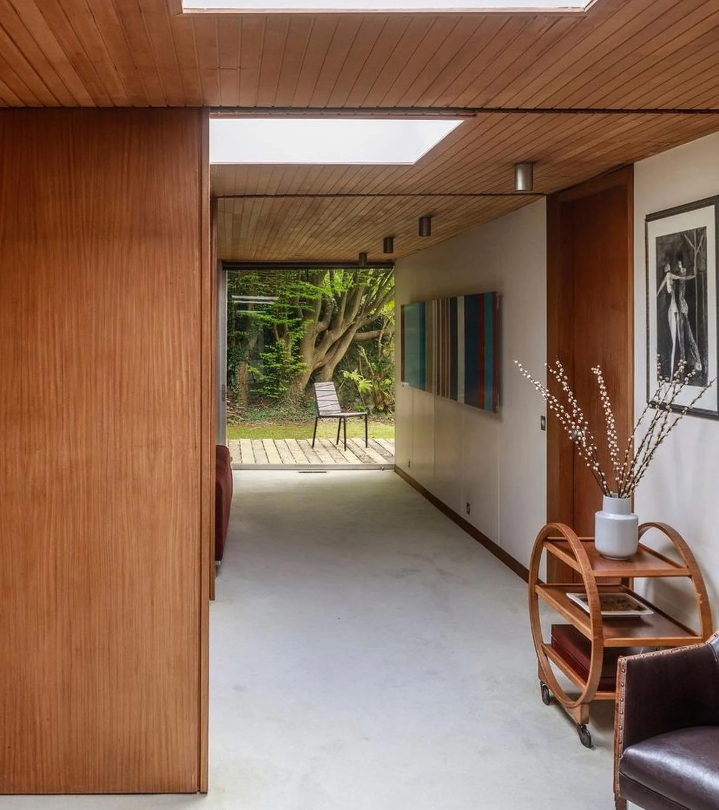 What a great listing! MCM #midcenturymodern at its finest! 🔥👌🏽

@themodernhouse inspirational listing. 

#relocatebydesign #dickens #themodernhouse #property #realestate