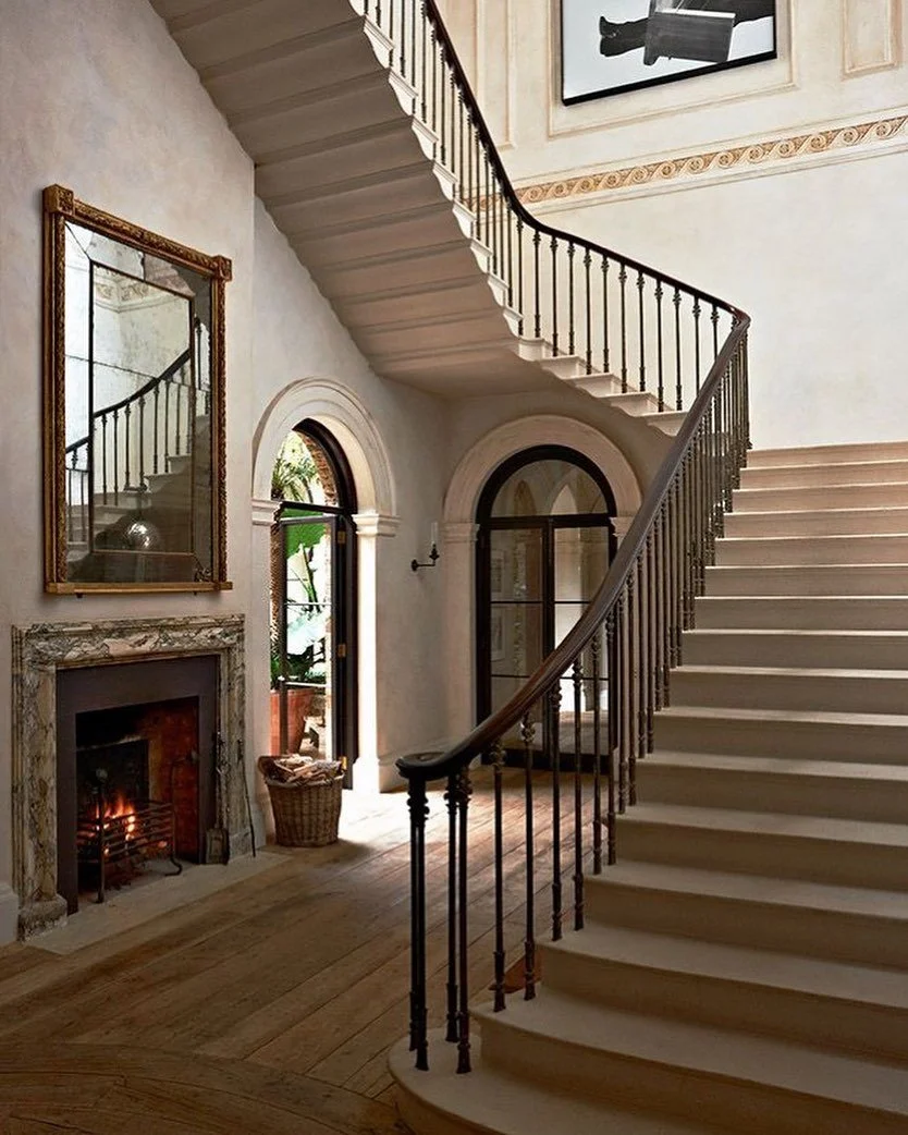 The Pimlico House by @roseuniacke 

#home #realestate #propertyinlondon #renovatedhome #interiordesign #broker #dreamhome 

#relocatebydesign #dickens #dickensrealestate