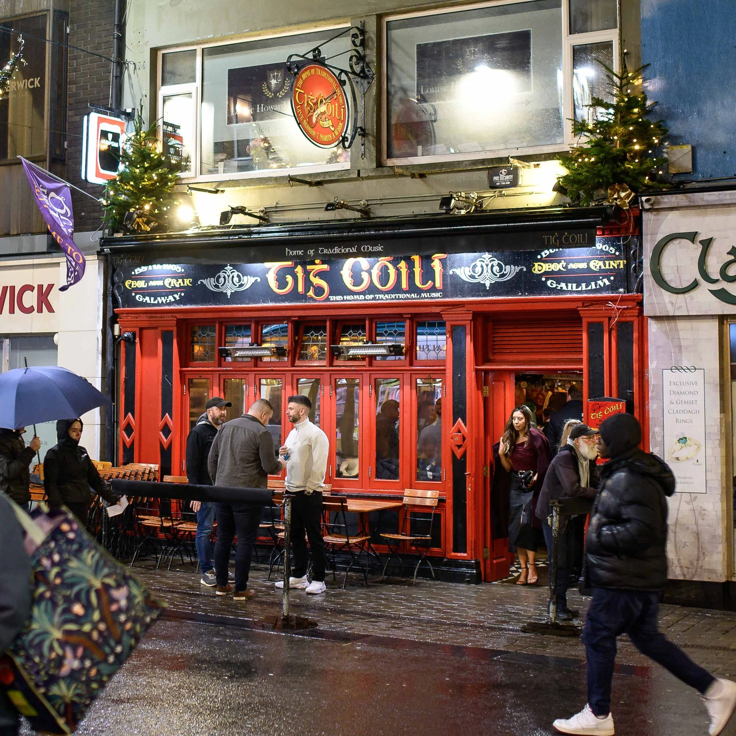 Tig Coili Photo & Video Gallery: A Glimpse of Our Pub — Tigh Choili