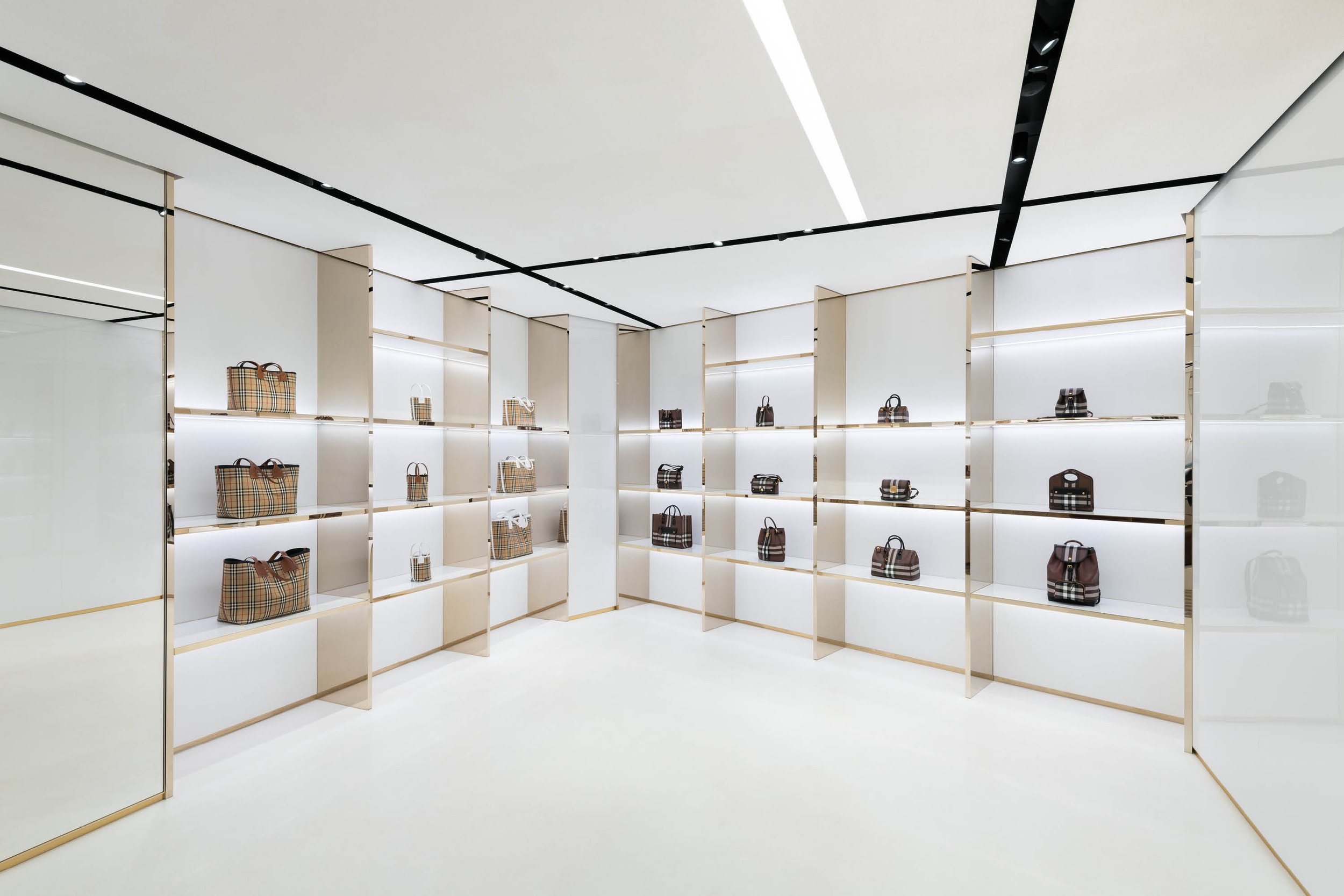 CaseStudy_BurberryBondSt_5.jpg