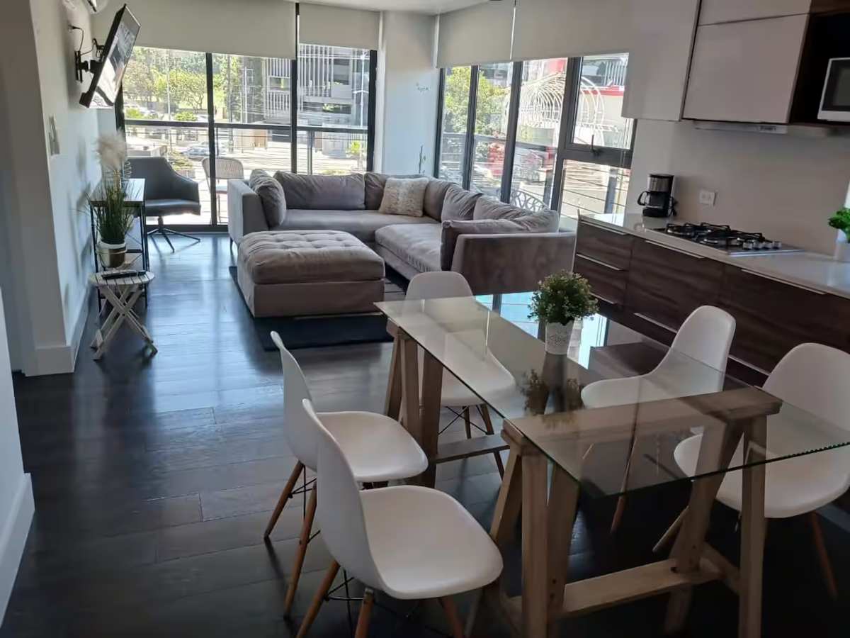 Departamento amueblado frente a Club Campestre