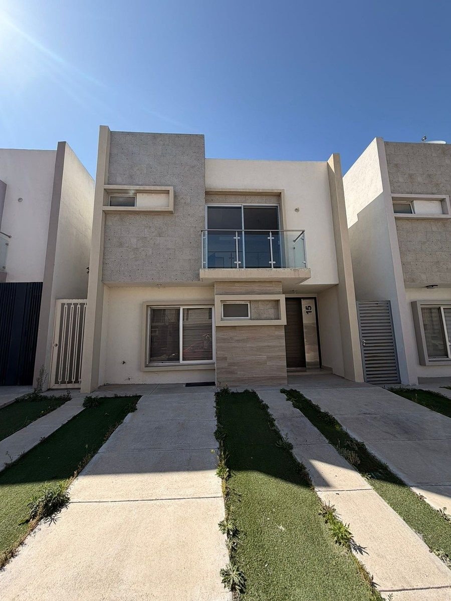 Casa en Residencial Valparaíso / Venta / 4 recámaras