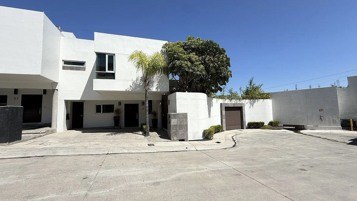 Casa en Renta - COTO UNO -  Zona Dorada