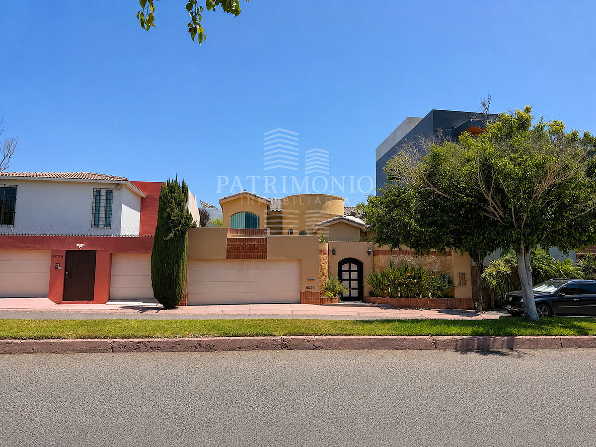 Residencia en venta, Av. Del Bosque en Hacienda Agua Caliente