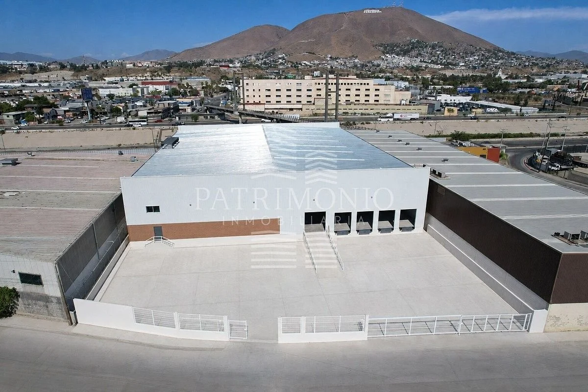 Nave industrial en renta sobre Vía Rápida Oriente, 2,800 m²</span>
