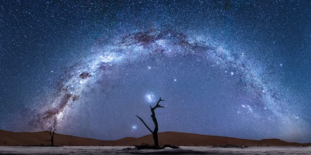 Playing-with-the-galaxies-low-res_HasselbladX1D.jpg