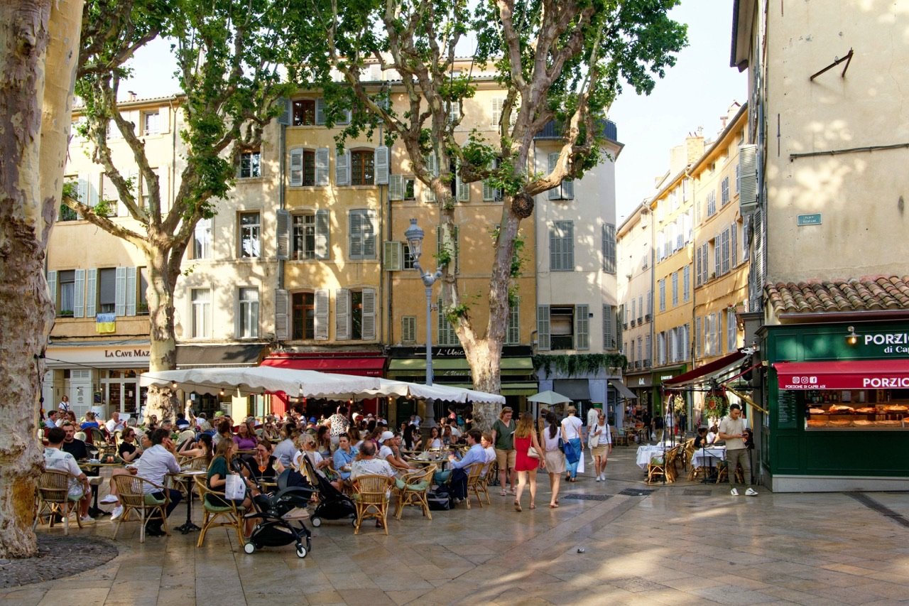  Stroll the open-air markets and cafes of Place Richelm Square in the heart of Aix 